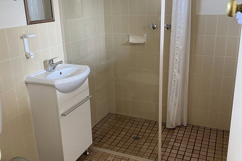 Aviators Lodge Motel - Tourism Caloundra 6