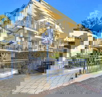 Golden Riviera Beach Resort - Tourism Caloundra