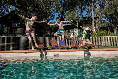 The Retreat Port Stephens - Tourism Caloundra 4