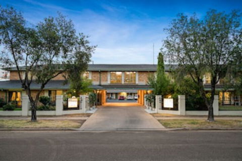 Garden City Motor Inn - Tourism Caloundra 0