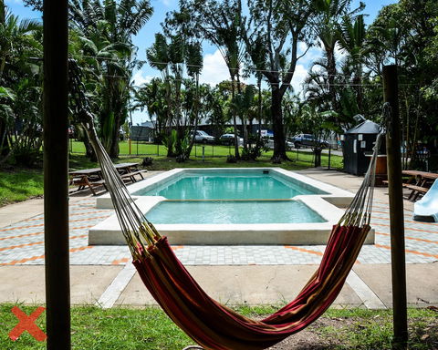 Base Airlie Beach Resort - Tourism Caloundra 4