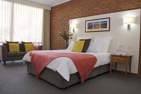 Alice In The Territory - Tourism Caloundra 4