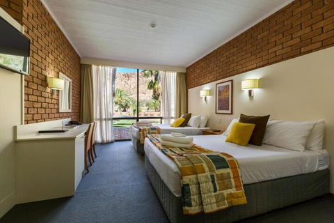 Alice In The Territory - Tourism Caloundra 0