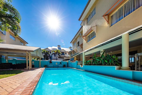 Cairns Queens Court - Tourism Caloundra 3