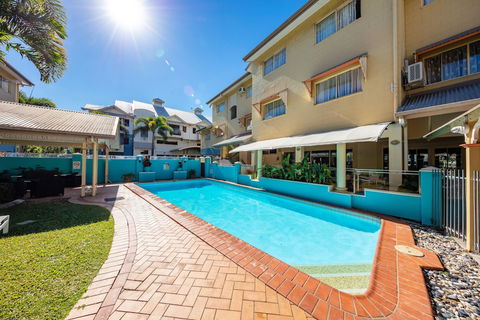 Cairns Queens Court - Tourism Caloundra 4