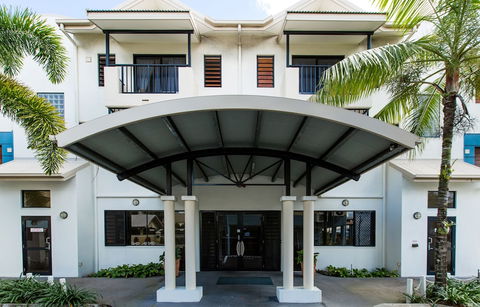 Cairns Queens Court - Tourism Caloundra 1