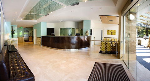 Hyde Park Inn - Tourism Caloundra 2