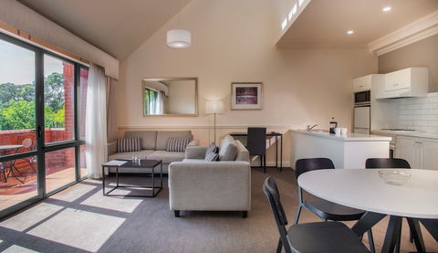 Majestic Old Lion Apartments - Tourism Caloundra 6