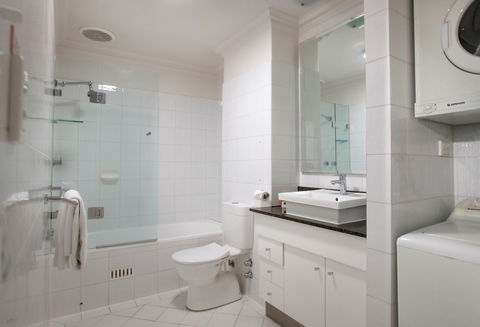 Majestic Old Lion Apartments - Tourism Caloundra 3