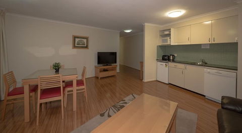 Napoleon On Kent - Tourism Caloundra 6