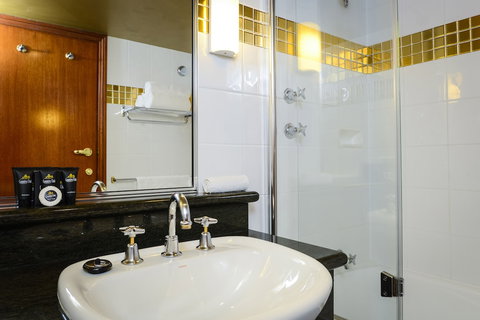 Country Club Tasmania - Tourism Caloundra 5