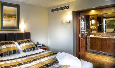 Country Club Tasmania - Tourism Caloundra 6