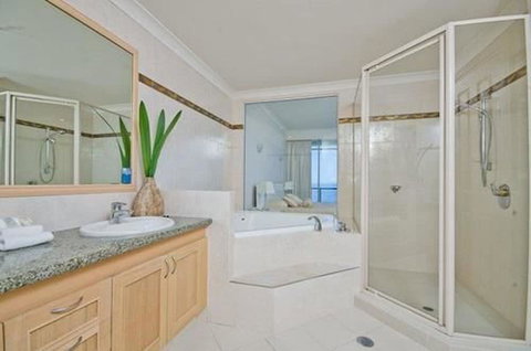 Oceana On Broadbeach - Tourism Caloundra 5