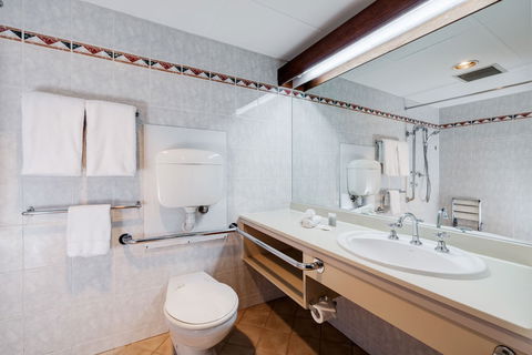 Adelaide Inn - Tourism Caloundra 3