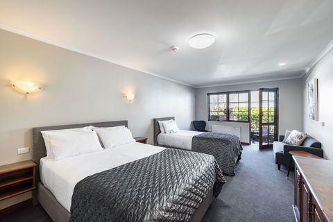 Adelaide Inn - Tourism Caloundra 5