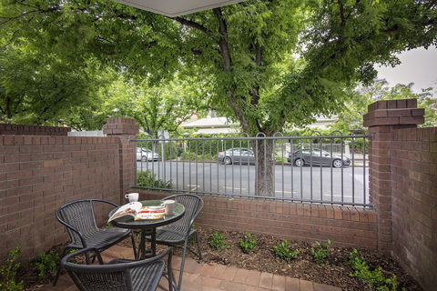 Adelaide Inn - Tourism Caloundra 4