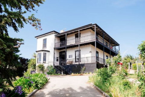 The Dragonfly Inn - Tourism Caloundra 0