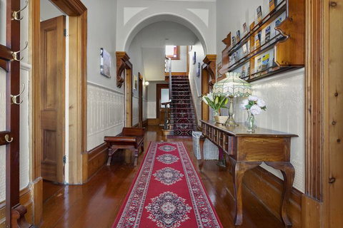 The Dragonfly Inn - Tourism Caloundra 2