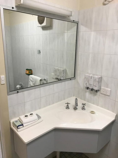 Orange Motor Lodge - Tourism Caloundra 5