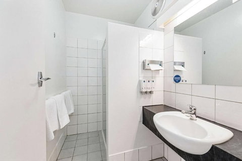 Coach House Launceston - Tourism Caloundra 4