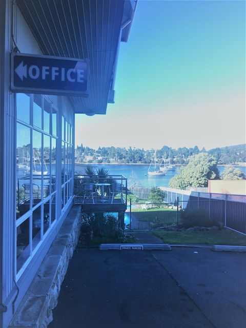 Waterfront Lodge Motel - Tourism Caloundra 3