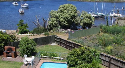 Waterfront Lodge Motel - Tourism Caloundra 5