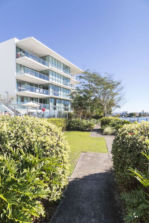 ULTIQA Freshwater Point Resort - Tourism Caloundra 5