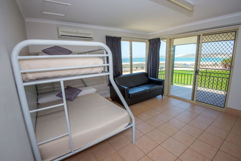 Ningaloo Reef Resort - Tourism Caloundra 4