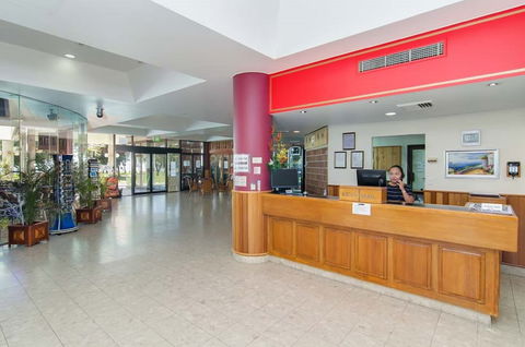 Acacia Court Hotel - Tourism Caloundra 4