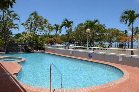 Acacia Court Hotel - Tourism Caloundra 1