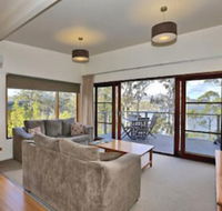 Stewarts Bay Lodge - Tourism Caloundra