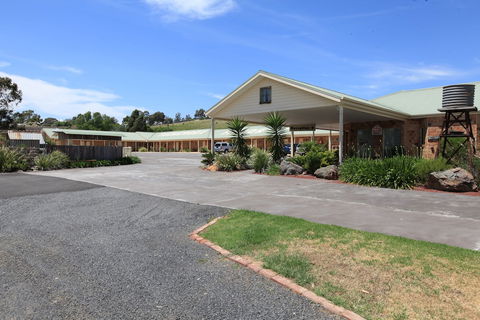 Tuckerbox Motor Inn - Tourism Caloundra 1