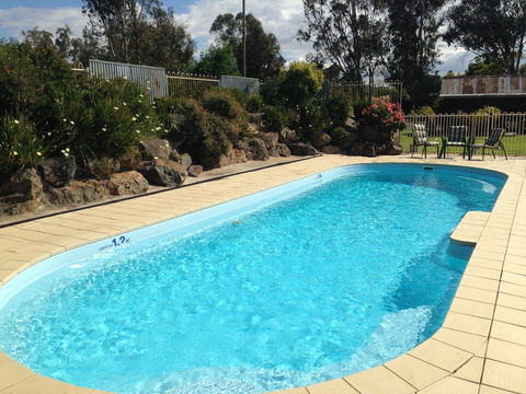 Tuckerbox Motor Inn - Tourism Caloundra 2