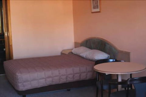 Nandewar Motor Inn - Tourism Caloundra 2
