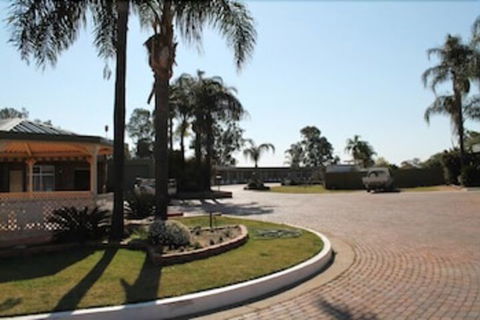 Nandewar Motor Inn - Tourism Caloundra 6