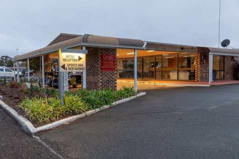 Club Inn Motel - Tourism Caloundra 0