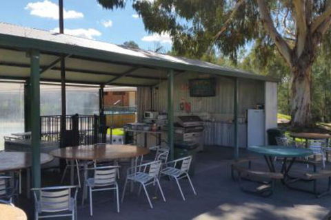 Early Settlers Motel Tocumwal - Tourism Caloundra 2