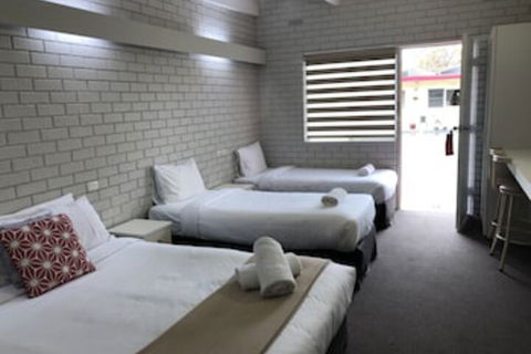 Wattle Motel - Tourism Caloundra 0