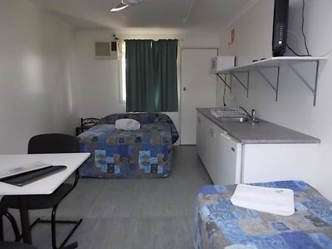 Oakridge Motel Tourist Park - Tourism Caloundra 4