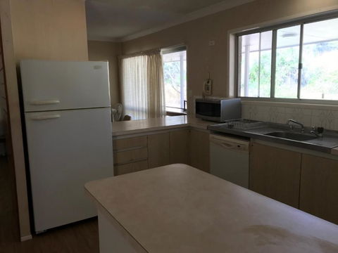 Oakridge Motel Tourist Park - Tourism Caloundra 3