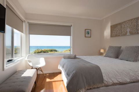 Penguin Beach House - Tourism Caloundra 5
