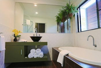 Hilltop Views - Tourism Caloundra 5