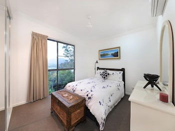 Hilltop Views - Tourism Caloundra 3