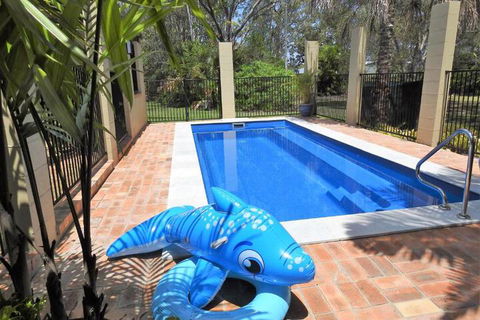 Shady Grove B & B - Tourism Caloundra 4