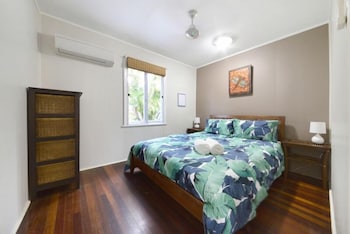 Airlie Getaway - Views - Tourism Caloundra 2
