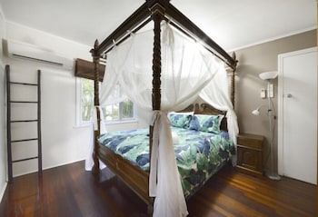 Airlie Getaway - Views - Tourism Caloundra 3