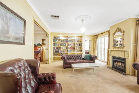 Ayr House Echuca Holiday Homes - Tourism Caloundra 2