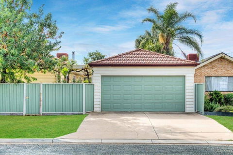 Ayr House Echuca Holiday Homes - Tourism Caloundra 5