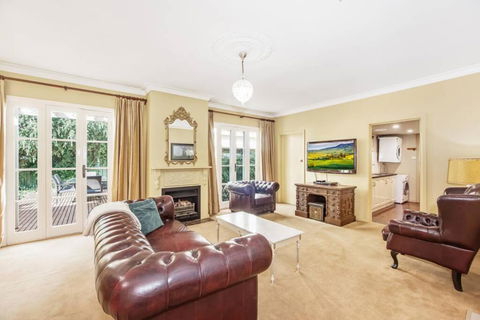 Ayr House Echuca Holiday Homes - Tourism Caloundra 1