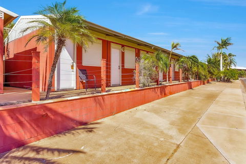 Econo Lodge Karratha - Tourism Caloundra 1